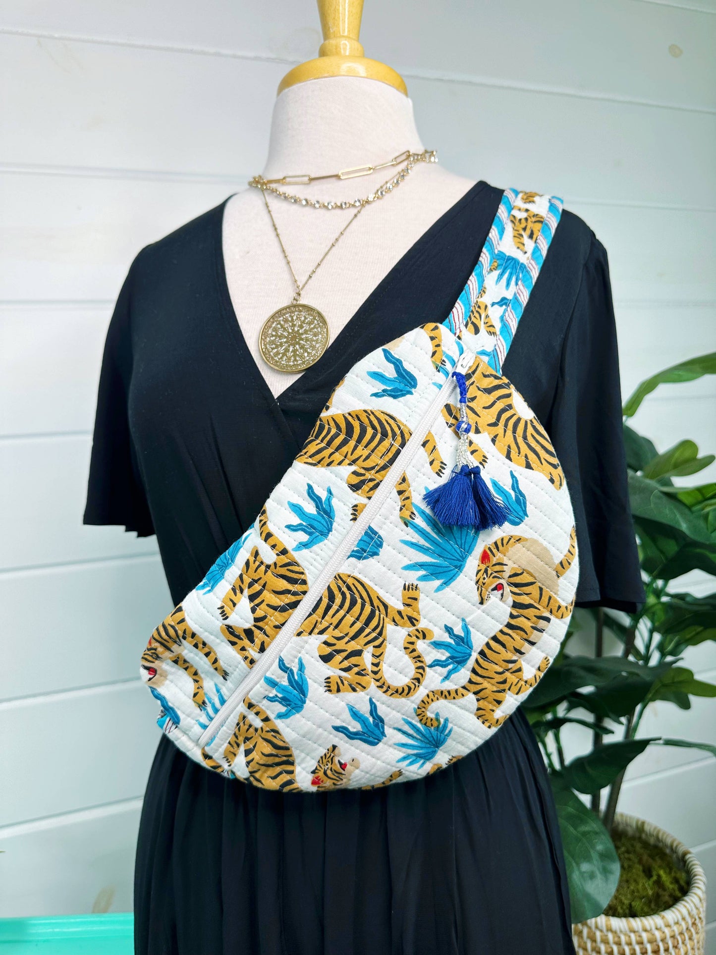 Quilted Belt Bag | Crossbody Fanny Pack Bags | White Tigers